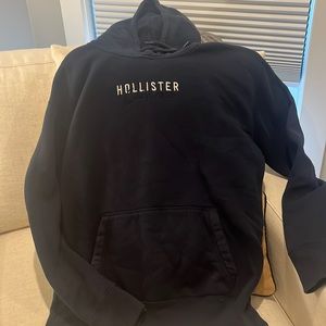 Men navy hoodie. Excellent gently used conditon. Son cleaning out closet